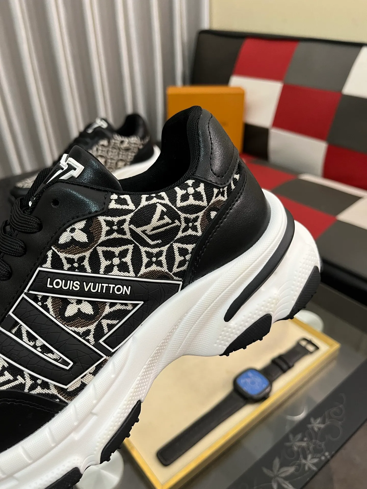 Men's shoes 💰458⌚️⌚️LV Louis Vuitton. The latest trendy casual shoes are popular in physical stores in sizes 38-44. New spring and summer comfortable imported custom original cowhide, unique jacquard fabric element design. With sheepskin lining, Lv original bottom, [sun][sun] high-end packaging and high quality💪Details determine the quality, you can enter and leave the counter at will, welcome to compare🇮🇹3️⃣colors available